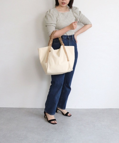 T・S・L（ティーエスエル）の「細ハンドルフリルトートバッグ（トートバッグ・レディース・チャコールグレー/グリーン/アイボリー/ピンク・FREE）」の5枚目の写真