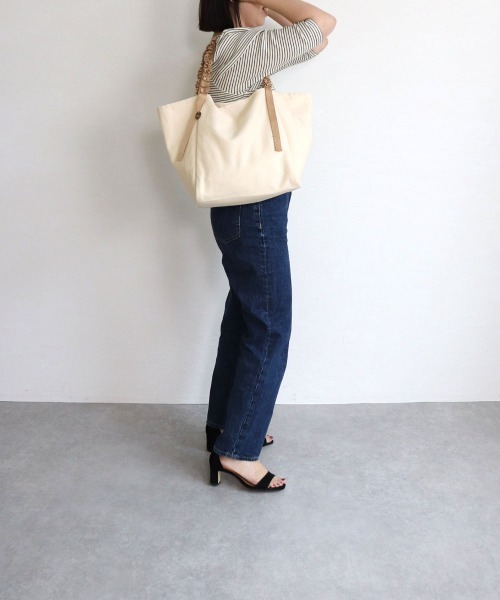 T・S・L（ティーエスエル）の「細ハンドルフリルトートバッグ（トートバッグ・レディース・チャコールグレー/グリーン/アイボリー/ピンク・FREE）」の6枚目の写真