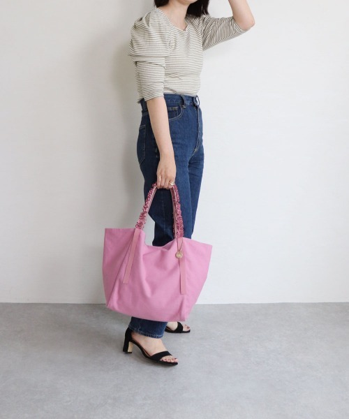 T・S・L（ティーエスエル）の「細ハンドルフリルトートバッグ（トートバッグ・レディース・チャコールグレー/グリーン/アイボリー/ピンク・FREE）」の13枚目の写真