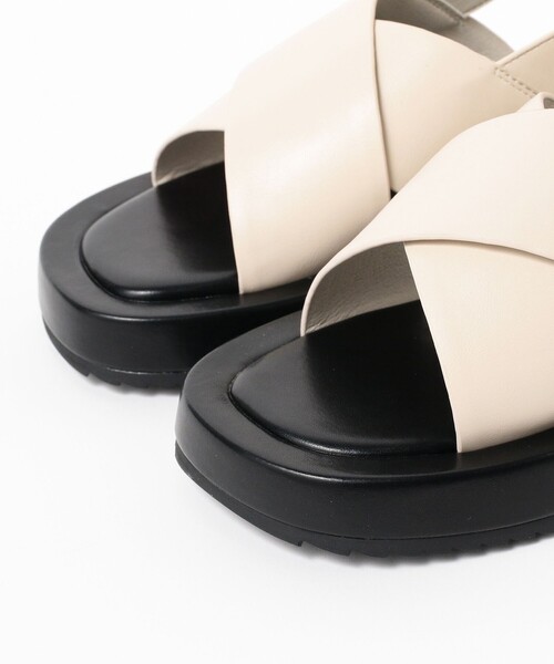 Ray BEAMS（レイビームス）の「Ray BEAMS / クロス ベルト サンダル（サンダル・レディース・オフホワイト/ブラック・36/37/38）」の8枚目の写真