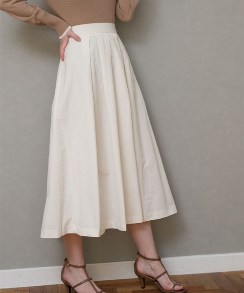 OPAQUE.CLIP(オペークドットクリップ)の「◆アシンメトリー タックフレアスカート【UVケア】(スカート・レディース・ホワイト系/ブラック/キャメル・40/38/36)」の2枚目の写真