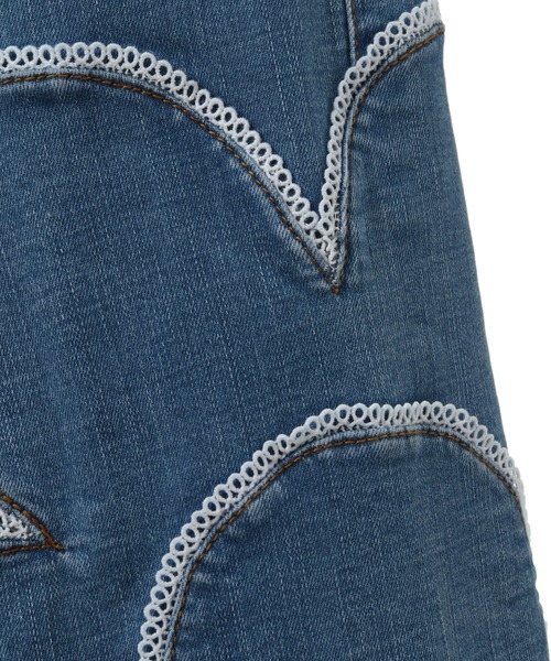 Candy Stripper（キャンディストリッパー）の「BE MY FLOWER DENIM パンツ（デニムパンツ・レディース・ライトインディゴブルー/インディゴブルー・2）」の13枚目の写真