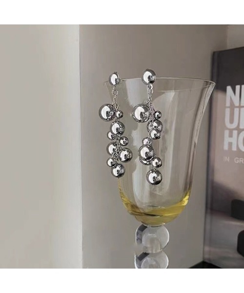 LYEON（リヨン）の「ボールチェーンピアス（ピアス（両耳用）・レディース・ゴールド/シルバー・FREE）」の7枚目の写真