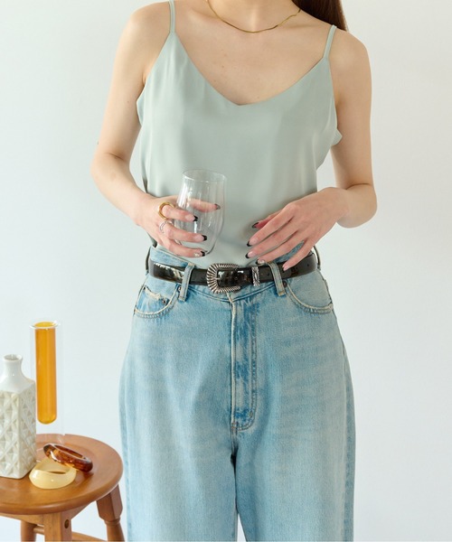 ECRIRE（エクリール）の「上品なツヤ感。ベーシックサテンキャミソール（キャミソール・レディース・ホワイト/ライトグリーン/ベージュ/ブラック/グレー・フリー）」の5枚目の写真