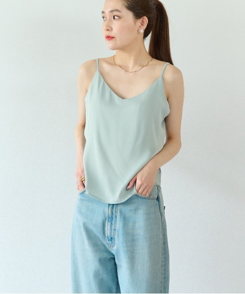 ECRIRE（エクリール）の「上品なツヤ感。ベーシックサテンキャミソール（キャミソール・レディース・ホワイト/ライトグリーン/ベージュ/ブラック/グレー・フリー）」の17枚目の写真