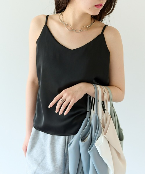 ECRIRE（エクリール）の「上品なツヤ感。ベーシックサテンキャミソール（キャミソール・レディース・ホワイト/ライトグリーン/ベージュ/ブラック/グレー・フリー）」の22枚目の写真