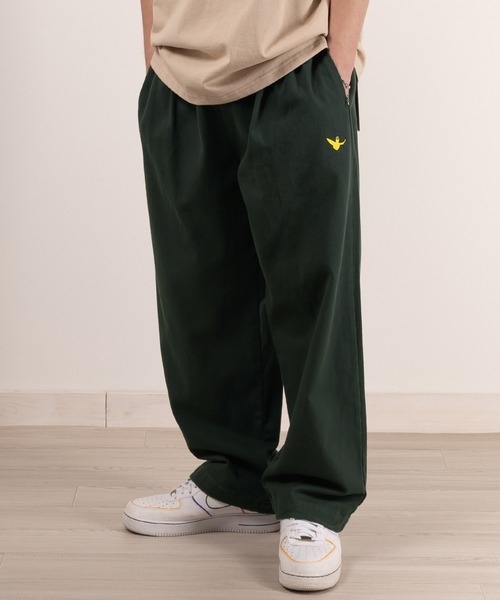 (What it isNt)ART BY MARKGONZALES(ワットイットイズント)の「【(What it isNt) ART BY MARK GONZALES/ワットイズイズント マークゴンザレス】ピスネーム付カラースケーターパンツ/バギーパンツ/エストシャーリング(デニムパンツ・メンズ・ブラック/パープル/グリーン/オレンジ/オフホワイト・M/L/XL)」の3枚目の写真
