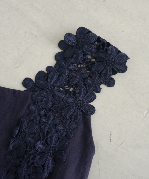 flower（フラワー）の「ブーケビスチェ（キャミソール・レディース・ベージュ/ネイビー・FREE）」の3枚目の写真