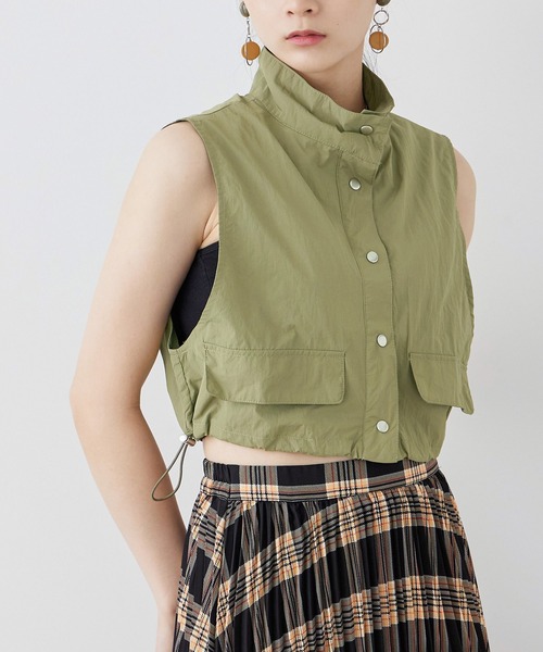 Fashion Letter(ファッションレター)の「タフタ クロップド ミリタリーベスト(ベスト・レディース・オフホワイト/ブラック/カーキ・M)」の15枚目の写真