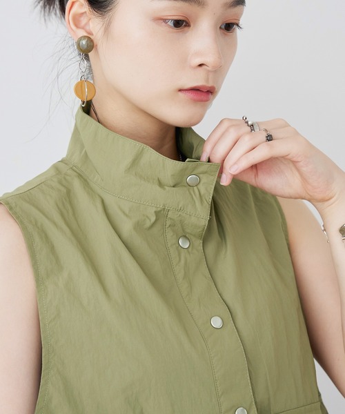 Fashion Letter(ファッションレター)の「タフタ クロップド ミリタリーベスト(ベスト・レディース・オフホワイト/ブラック/カーキ・M)」の17枚目の写真