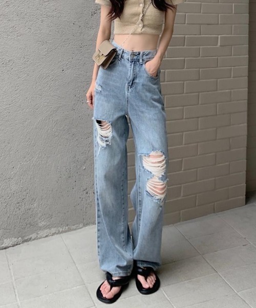 Achic(アシック)の「ダメージデニムパンツ(デニムパンツ・レディース・サックスブルー/ブルー・S/M)」の2枚目の写真