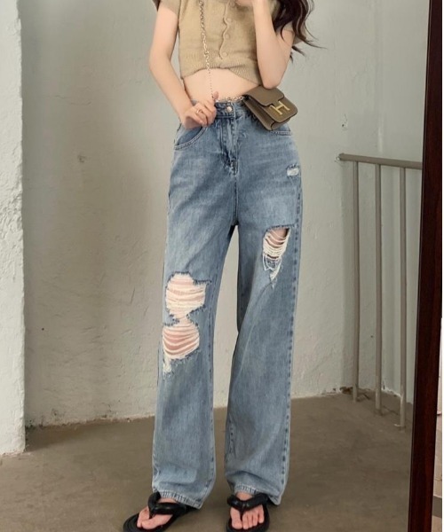 Achic(アシック)の「ダメージデニムパンツ(デニムパンツ・レディース・サックスブルー/ブルー・S/M)」の5枚目の写真