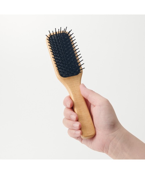 無印良品（ムジルシリョウヒン）の「ブナ材ヘアブラシ　全長約２０ｃｍ（ヘアブラシ・レディース・ナチュラル・FREE）」の7枚目の写真