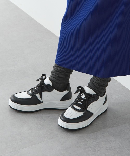 Honeys（ハニーズ）の「ローカット厚底スニーカー（スニーカー・レディース・ホワイト/ホワイト×グレー/ホワイト系その他/ホワイト×ブラック/ブラック/ホワイト×シルバー/キャメル・S/LL/L/M）」の11枚目の写真