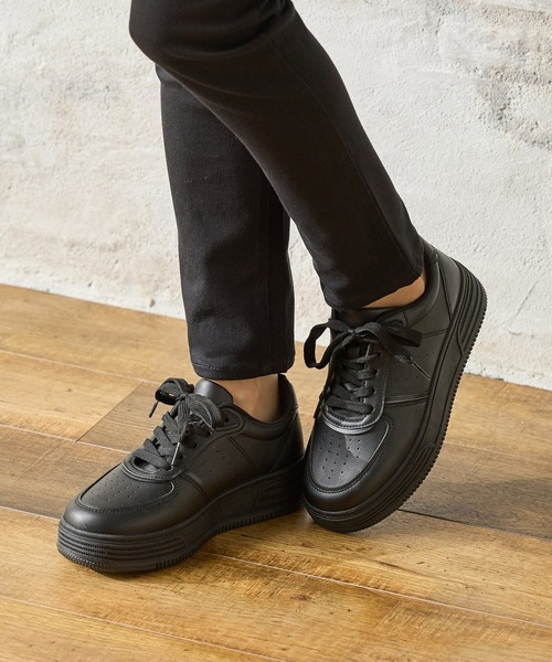 Honeys（ハニーズ）の「ローカット厚底スニーカー（スニーカー・レディース・ホワイト/ホワイト×グレー/ホワイト系その他/ホワイト×ブラック/ブラック/ホワイト×シルバー/キャメル・S/LL/L/M）」の13枚目の写真