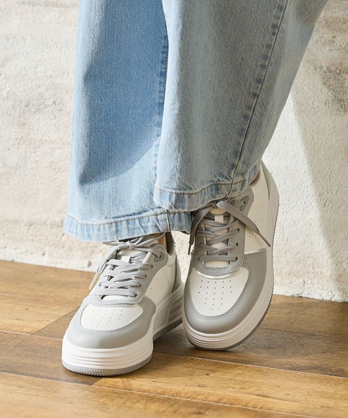 Honeys（ハニーズ）の「ローカット厚底スニーカー（スニーカー・レディース・ホワイト/ホワイト×グレー/ホワイト系その他/ホワイト×ブラック/ブラック/ホワイト×シルバー/キャメル・S/LL/L/M）」の14枚目の写真