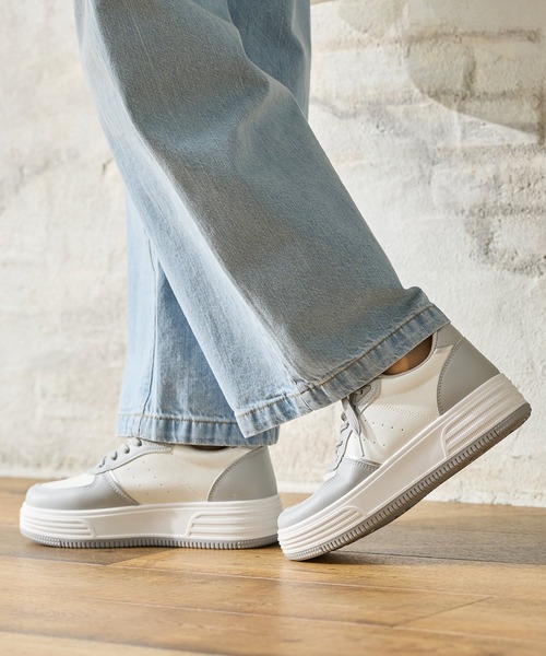 Honeys（ハニーズ）の「ローカット厚底スニーカー（スニーカー・レディース・ホワイト/ホワイト×グレー/ホワイト系その他/ホワイト×ブラック/ブラック/ホワイト×シルバー/キャメル・S/LL/L/M）」の15枚目の写真