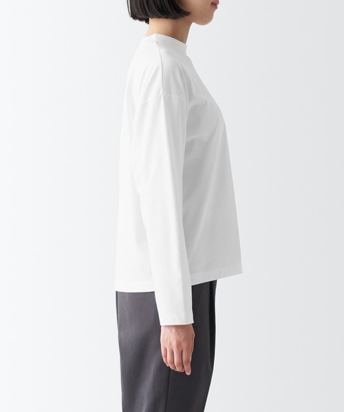 無印良品（ムジルシリョウヒン）の「天竺編みクルーネック長袖Ｔシャツ（Tシャツ/カットソー・レディース・スモーキーグリーン系/ブラック/イエロー系3/ホワイト/レンガ/ライトブルー・XS/XL/XXL/M/L/S）」の8枚目の写真