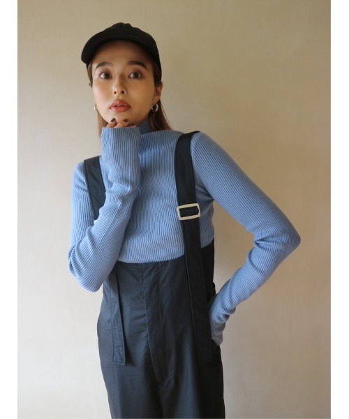 TRUNC（トランクエイティーエイト）の「Finger Hole Rib Turtleneck（ニット/セーター・レディース・ブラック/アイボリー/ブルー・FREE）」の16枚目の写真