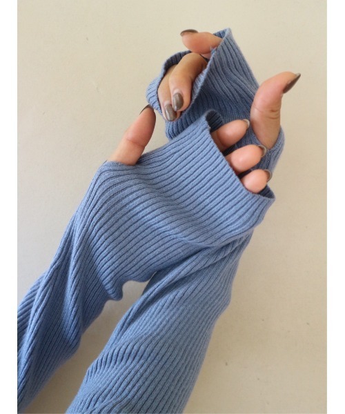TRUNC（トランクエイティーエイト）の「Finger Hole Rib Turtleneck（ニット/セーター・レディース・ブラック/アイボリー/ブルー・FREE）」の18枚目の写真