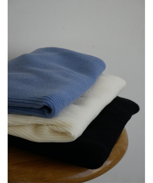 TRUNC（トランクエイティーエイト）の「Finger Hole Rib Turtleneck（ニット/セーター・レディース・ブラック/アイボリー/ブルー・FREE）」の20枚目の写真