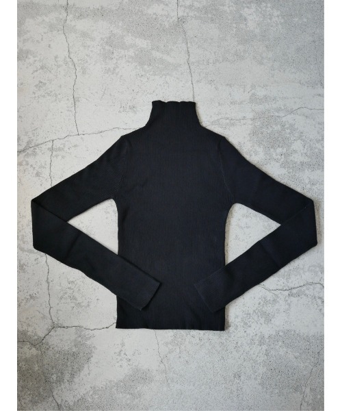 TRUNC（トランクエイティーエイト）の「Finger Hole Rib Turtleneck（ニット/セーター・レディース・ブラック/アイボリー/ブルー・FREE）」の4枚目の写真