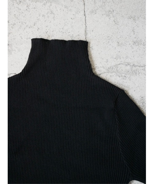TRUNC（トランクエイティーエイト）の「Finger Hole Rib Turtleneck（ニット/セーター・レディース・ブラック/アイボリー/ブルー・FREE）」の5枚目の写真