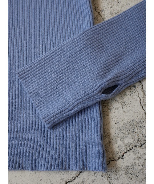 TRUNC（トランクエイティーエイト）の「Finger Hole Rib Turtleneck（ニット/セーター・レディース・ブラック/アイボリー/ブルー・FREE）」の9枚目の写真