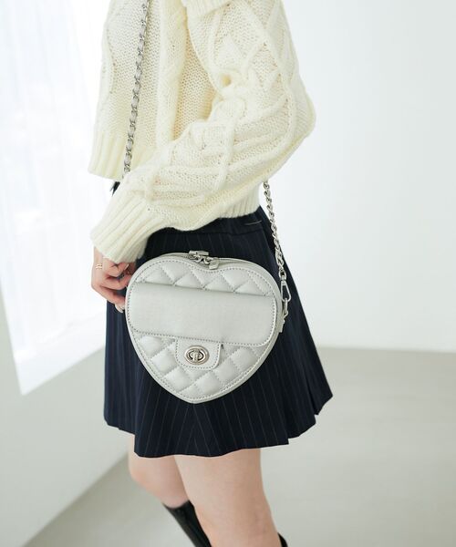 MAJESTIC LEGON(マジェスティックレゴン)の「ハートキルティングバッグ(ショルダーバッグ・レディース・ブラック/シルバー/レッド・FREE)」の7枚目の写真