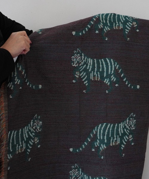 Port（ポート）の「アニマル ソファカバー  / 大判ブランケット ( トラ柄 / 砂漠柄 / ネコ柄 / 恐竜 ) #（ブランケット・レディース・ピンク/ベージュ/ホワイト/グリーン/ブルー・FREE）」の7枚目の写真