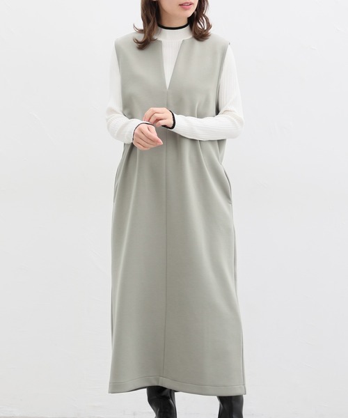 Honeys（ハニーズ）の「キーネックジャンパースカート（ジャンパースカート・レディース・ブラック/グレイッシュベージュ/カーキ・M/S/3L/LL/L）」の3枚目の写真