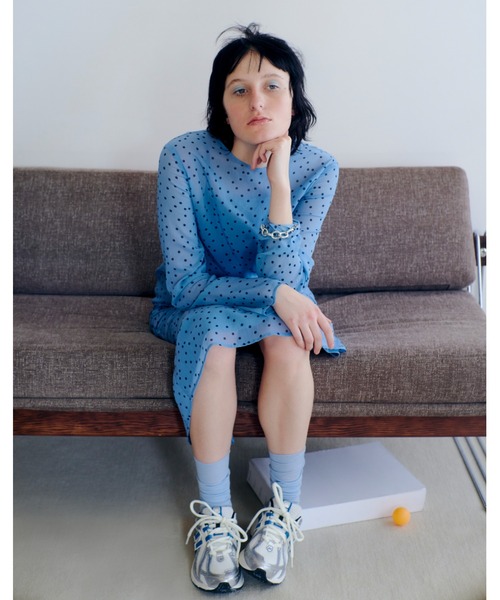 emmi（エミ）の「【emmi atelier】シアーハイソックス（ソックス/靴下・レディース・パープル/ライトブルー/グレー・FREE）」の4枚目の写真