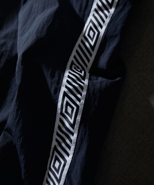 UMBRO（アンブロ）の「UMBRO/アンブロ 別注 Nylon Pant/ナイロン パンツ（その他パンツ・メンズ・ブラック/ネイビー・MEDIUM/LARGE/X-LARGE）」の9枚目の写真