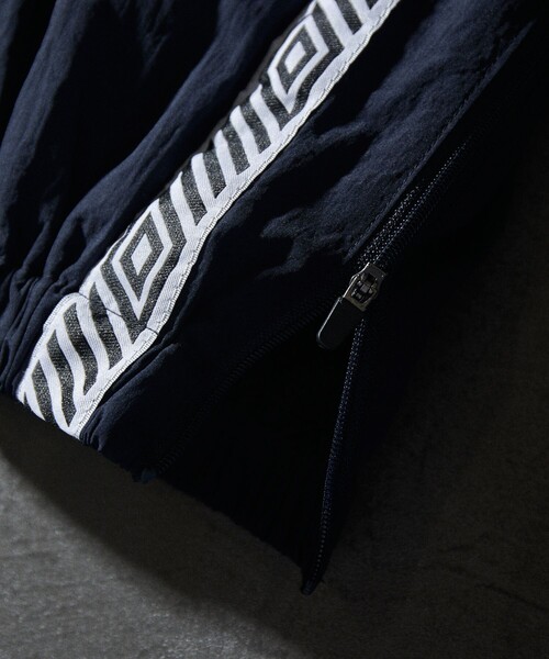 UMBRO（アンブロ）の「UMBRO/アンブロ 別注 Nylon Pant/ナイロン パンツ（その他パンツ・メンズ・ブラック/ネイビー・MEDIUM/LARGE/X-LARGE）」の7枚目の写真