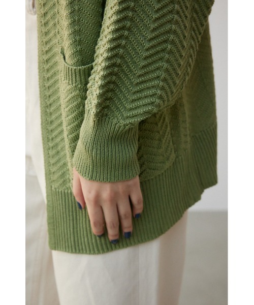 AZUL by moussy（アズールバイマウジー）の「ヘリンボーンニットカーディガン（カーディガン/ボレロ・レディース・ブラック/ライトベージュ/ライトカーキ・FREE）」の11枚目の写真
