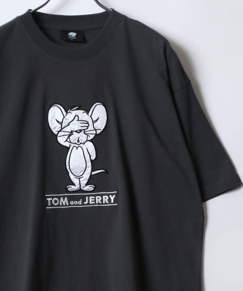 Tom＆Jerry（トムアンドジェリー）の「Tom＆Jerry/トムとジェリー キャラクター ヴィンテージプリント フロント バックサガラ刺繍 オーバーサイズ半袖Tシャツ レディース メンズ（Tシャツ/カットソー・レディース・モスグリーン/スミクロ/オフホワイト/ブルーグリーン/ピンク系その他/ブラック/グレイッシュブルー/ホワイト系その他/チャコール/ブラック系その他/ライトブルー/ホワイト/ホワイト系その他2/ブラック系その他5/ブルー系その他2/ホワイト系その他7/ホワイト系その他6/ホワイト系その他3/ブラック系その他2/ブルー系その他/ホワイト系その他5/グレイッシュベージュ/ホワイト系/ブルー系その他3/グレー系その他/ホワイト系その他4/ブラック系その他3/ブラック系その他4/ブラック系その他6・LL/L/M）」の20枚目の写真
