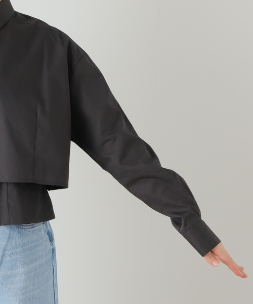 noble ブラックトップス　ブラウス　キャミセット Noble（ノーブル）の「シャーリングキャミクロップドシャツセット