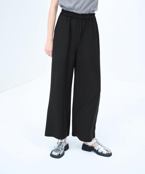 LANVIN en Bleu(ランバンオンブルー)の「ベネシャンウエストゴムワイドパンツ(その他パンツ・レディース・オフホワイト/ブラック・36/38)」の1枚目の写真