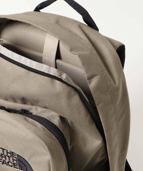 THE NORTH FACE（ザノースフェイス）の「THE NORTH FACE　Boulder Daypack（バックパック/リュック・メンズ・グレー系その他/ブラック/グレー・ONE SIZE）」の21枚目の写真