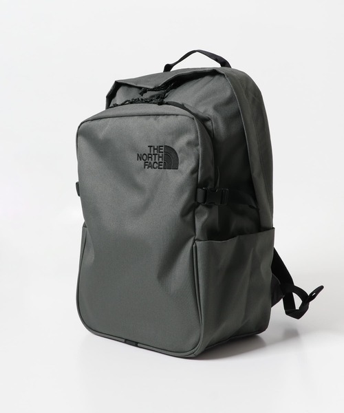 THE NORTH FACE（ザノースフェイス）の「THE NORTH FACE　Boulder Daypack（バックパック/リュック・メンズ・グレー系その他/ブラック/グレー・ONE SIZE）」の2枚目の写真