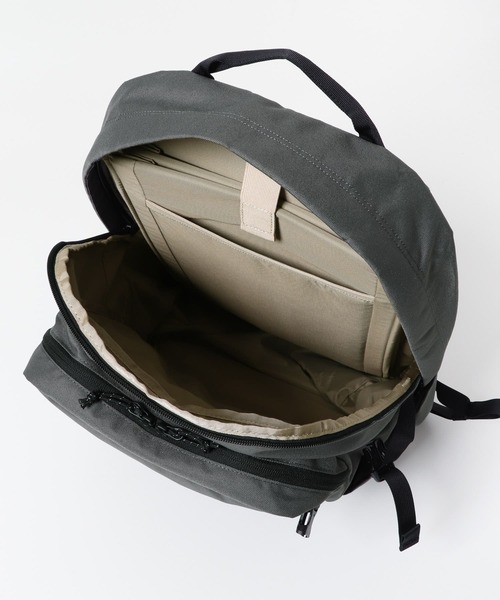 THE NORTH FACE（ザノースフェイス）の「THE NORTH FACE　Boulder Daypack（バックパック/リュック・メンズ・グレー系その他/ブラック/グレー・ONE SIZE）」の8枚目の写真