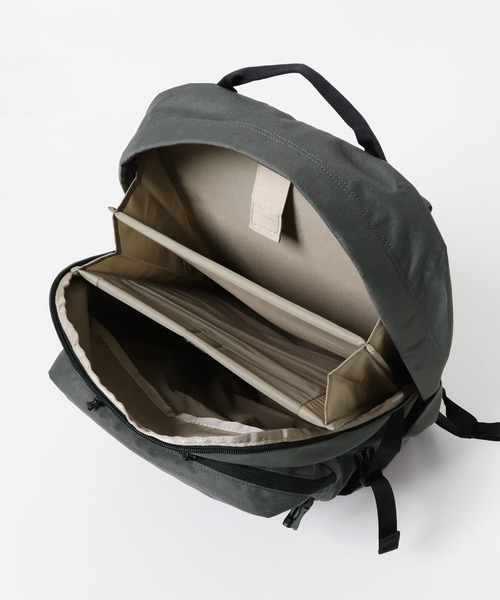 THE NORTH FACE（ザノースフェイス）の「THE NORTH FACE　Boulder Daypack（バックパック/リュック・メンズ・グレー系その他/ブラック/グレー・ONE SIZE）」の9枚目の写真