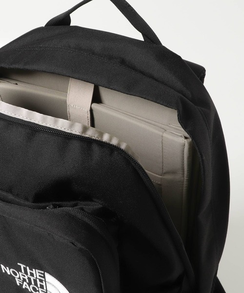THE NORTH FACE（ザノースフェイス）の「THE NORTH FACE　Boulder Daypack（バックパック/リュック・メンズ・グレー系その他/ブラック/グレー・ONE SIZE）」の11枚目の写真