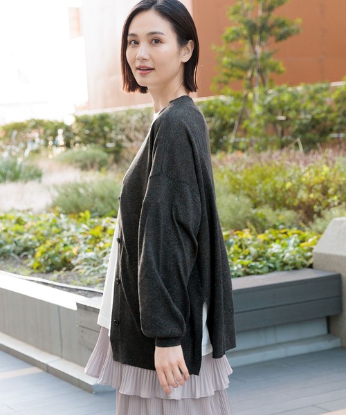 LAKOLE（ラコレ）の「ラメシアーVカーディガン / 112935（カーディガン/ボレロ・レディース・ライム/アイボリー/チャコールグレー・FREE）」の7枚目の写真