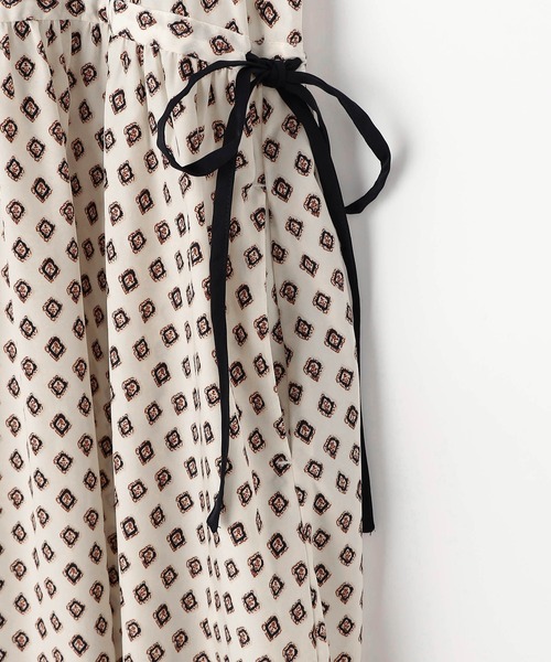 NICOLE white（ニコルホワイト）の「柄デシン ウエストドロストワンピース／半袖（ワンピース・レディース・ホワイト系/ネイビー系/ブラック系・FREE）」の10枚目の写真