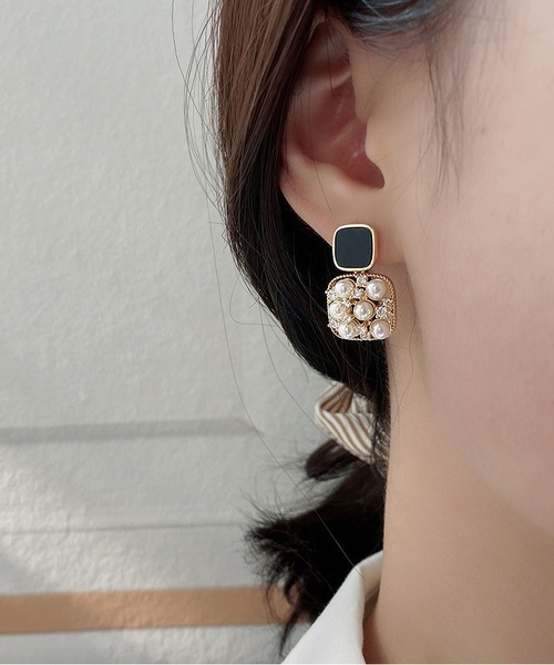 LA VORAGINE(ラ ヴォラジネ)の「アレルギー対応 パールビジューピアス(ピアス(両耳用)・レディース・ブラック/ホワイト・FREE)」の2枚目の写真