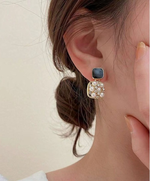 LA VORAGINE(ラ ヴォラジネ)の「アレルギー対応 パールビジューピアス(ピアス(両耳用)・レディース・ブラック/ホワイト・FREE)」の3枚目の写真