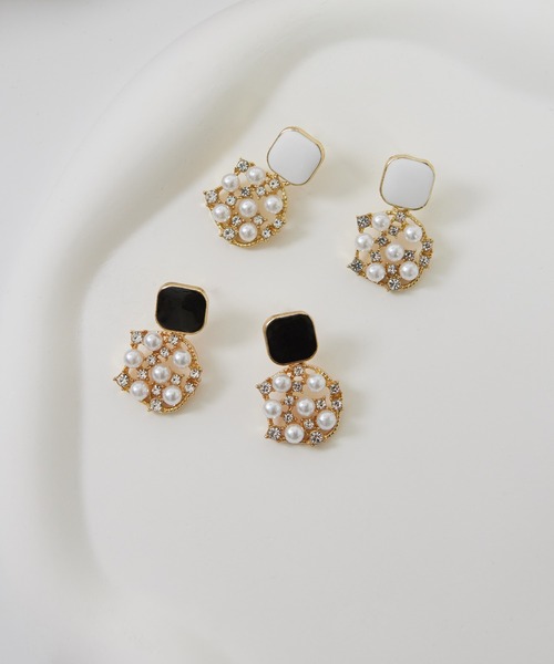 LA VORAGINE(ラ ヴォラジネ)の「アレルギー対応 パールビジューピアス(ピアス(両耳用)・レディース・ブラック/ホワイト・FREE)」の7枚目の写真