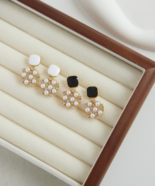 LA VORAGINE(ラ ヴォラジネ)の「アレルギー対応 パールビジューピアス(ピアス(両耳用)・レディース・ブラック/ホワイト・FREE)」の9枚目の写真