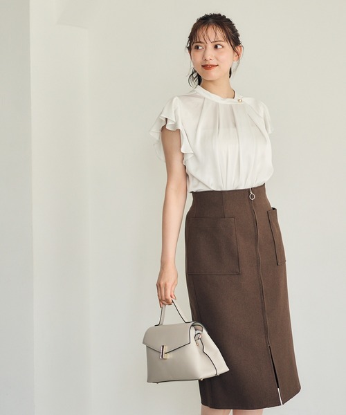 12Twelve Agenda(トゥエルブ アジェンダ)の「アシメスタンドネックフリルスリーブブラウス(シャツ/ブラウス・レディース・ネイビー/ホワイト系その他/オフホワイト/ブラック/ブラウン/ブルー・M)」の18枚目の写真